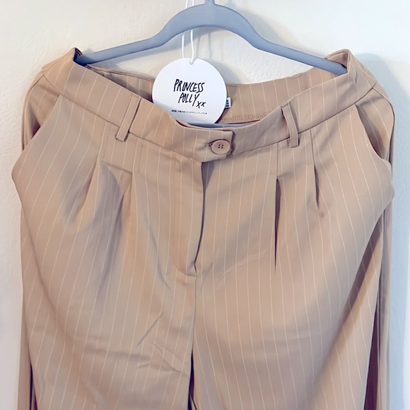 Crop top and high waist pant set. - Picture 3 of 3